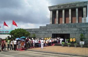 ho chi minh mausoleum hours